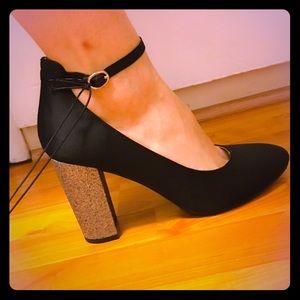 NWOT Marc Fisher glitter block heels pumps